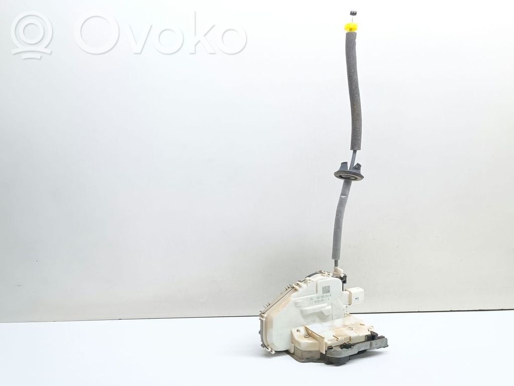 Audi A4 S4 B9 8W Takaoven lukko 