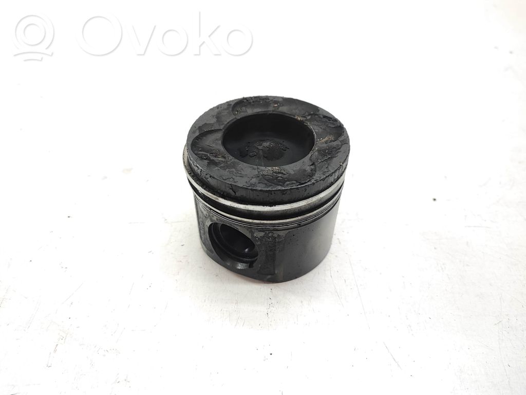 BMW X3 E83 Piston 