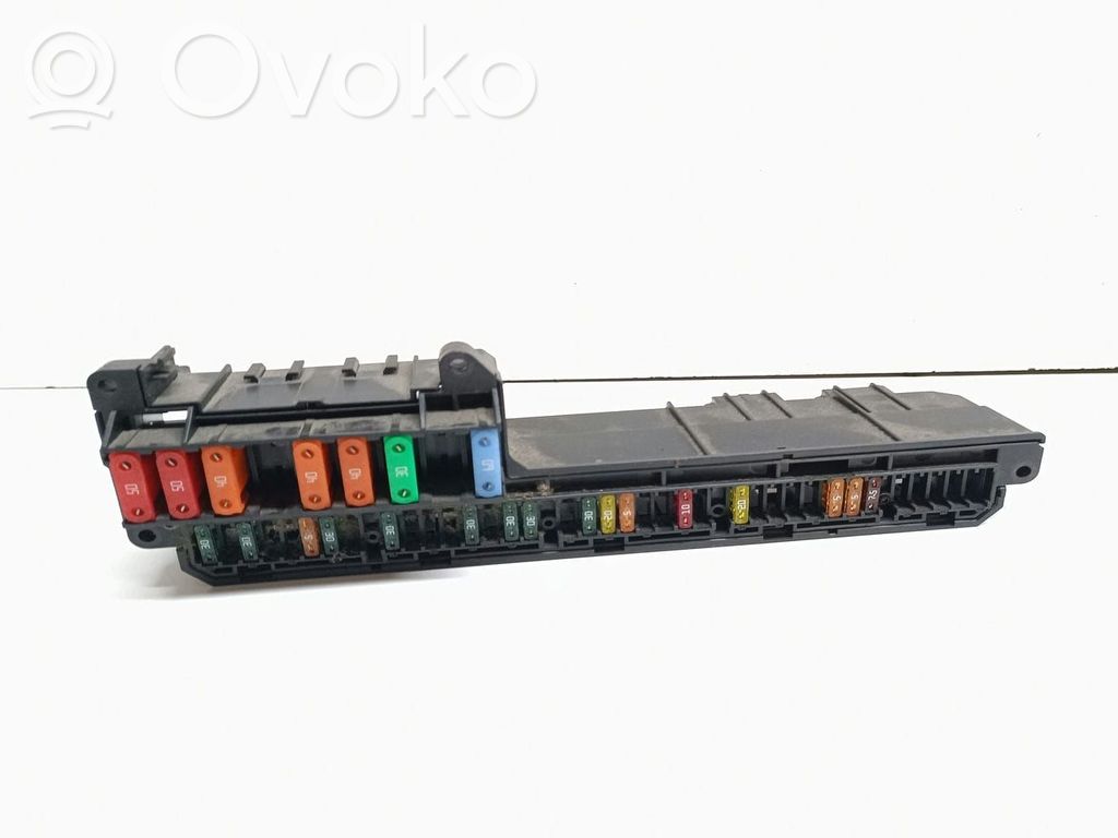 Saugiklių blokas   6957330,61146957330