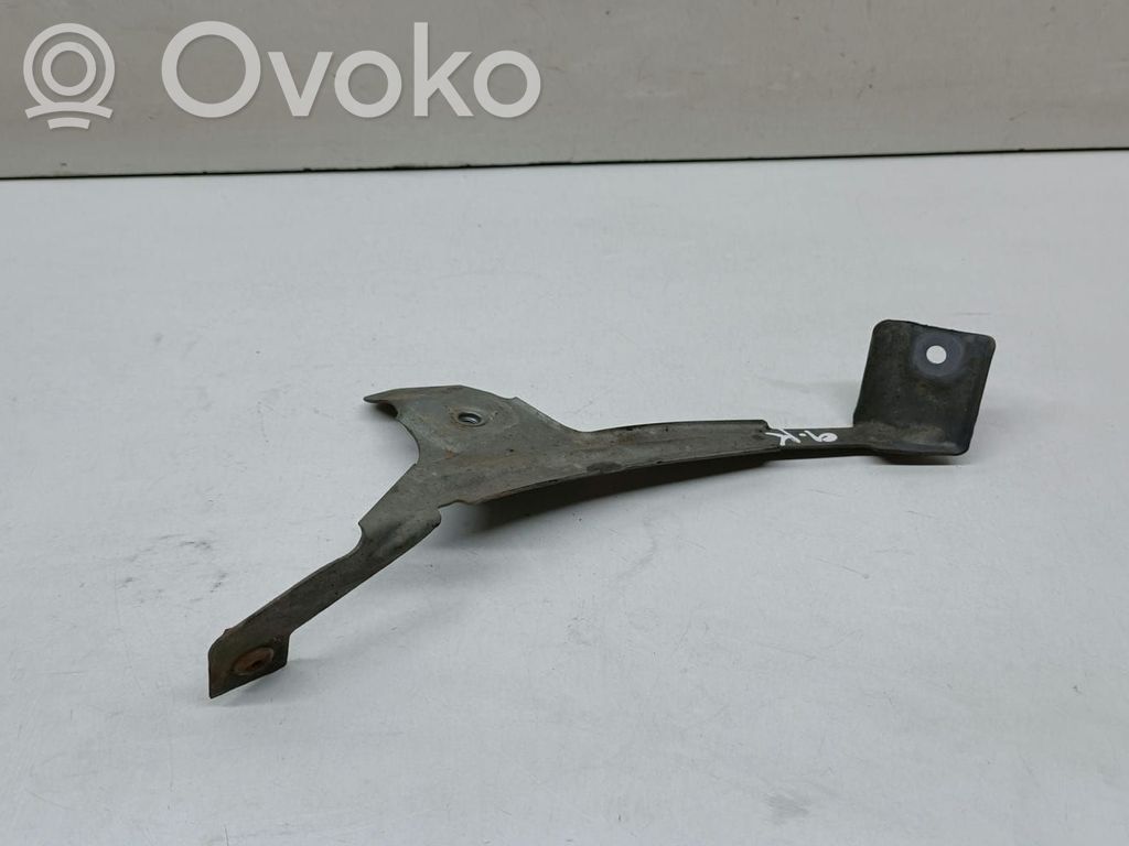 BMW 5 E60 E61 Lokasuojan kannake 