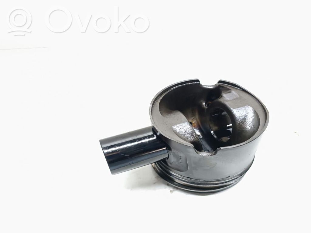 BMW 1 E81 E87 Piston 