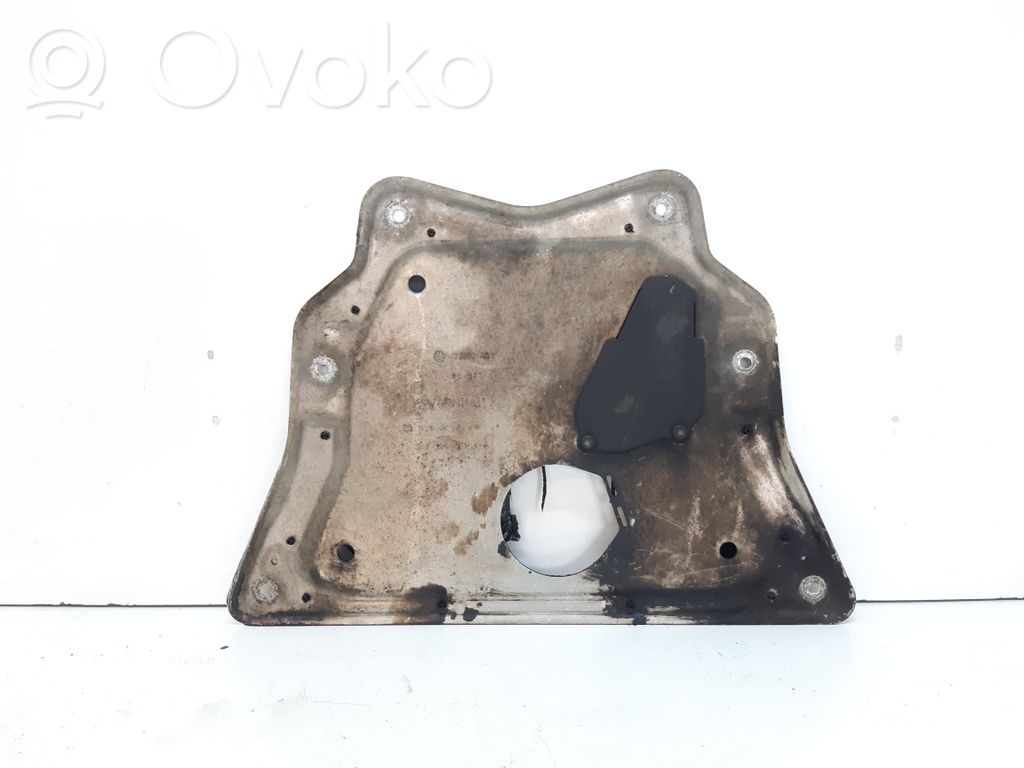 Engine splash shield/under tray   6773000