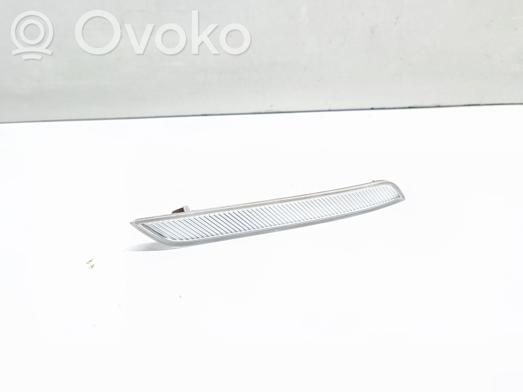 BMW X6 M Front reflector 