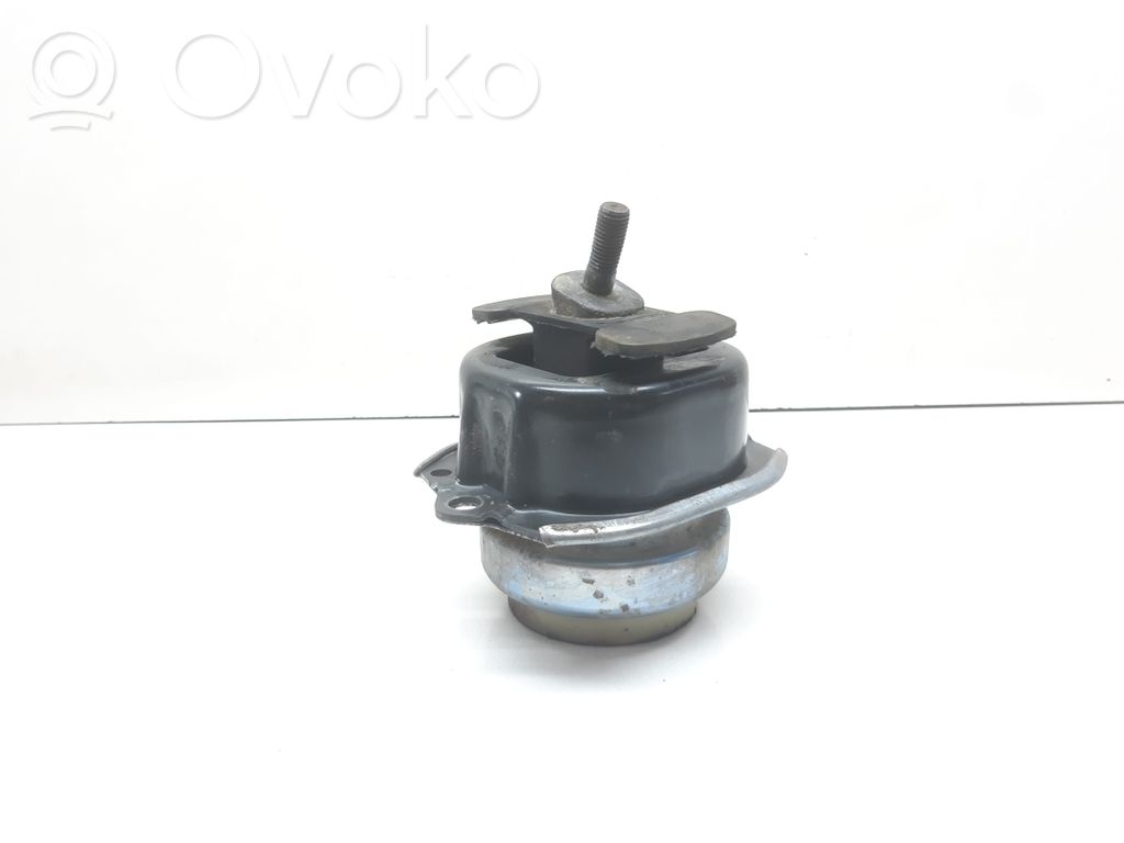 Engine mount bracket   6793642