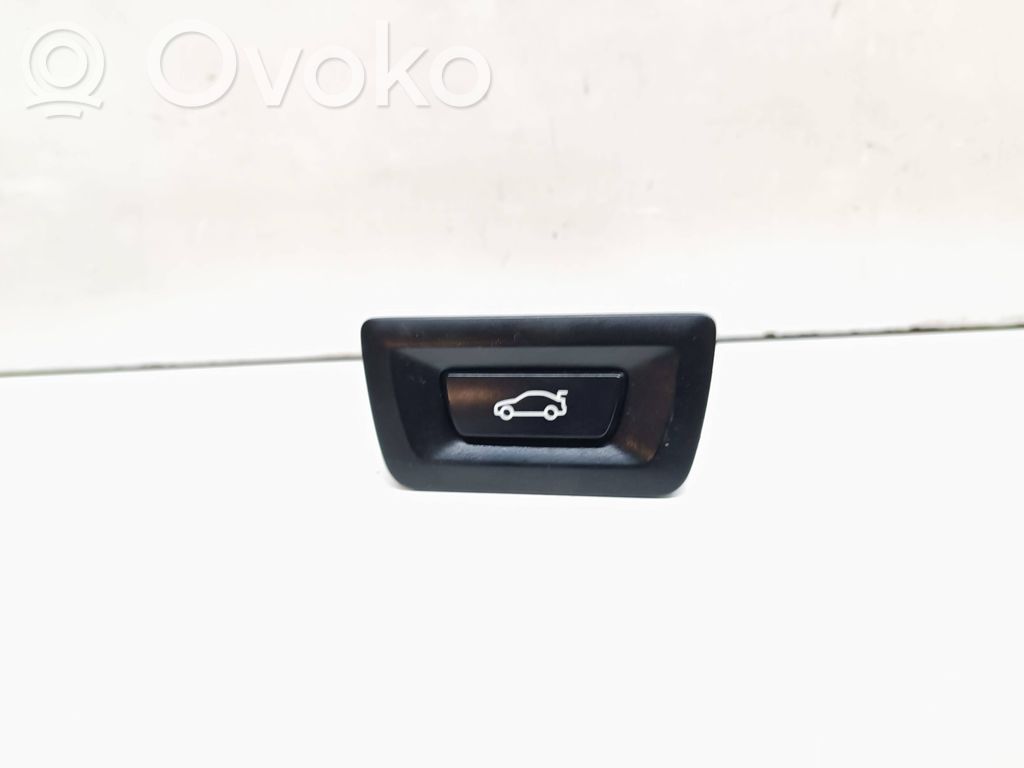 BMW 2 F46 Takaluukun avauskytkimen painike/kytkin 