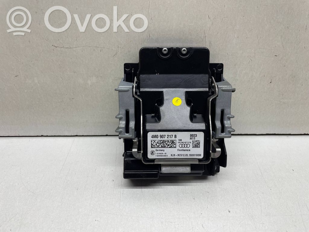 Audi Q7 4M Windshield/windscreen camera 