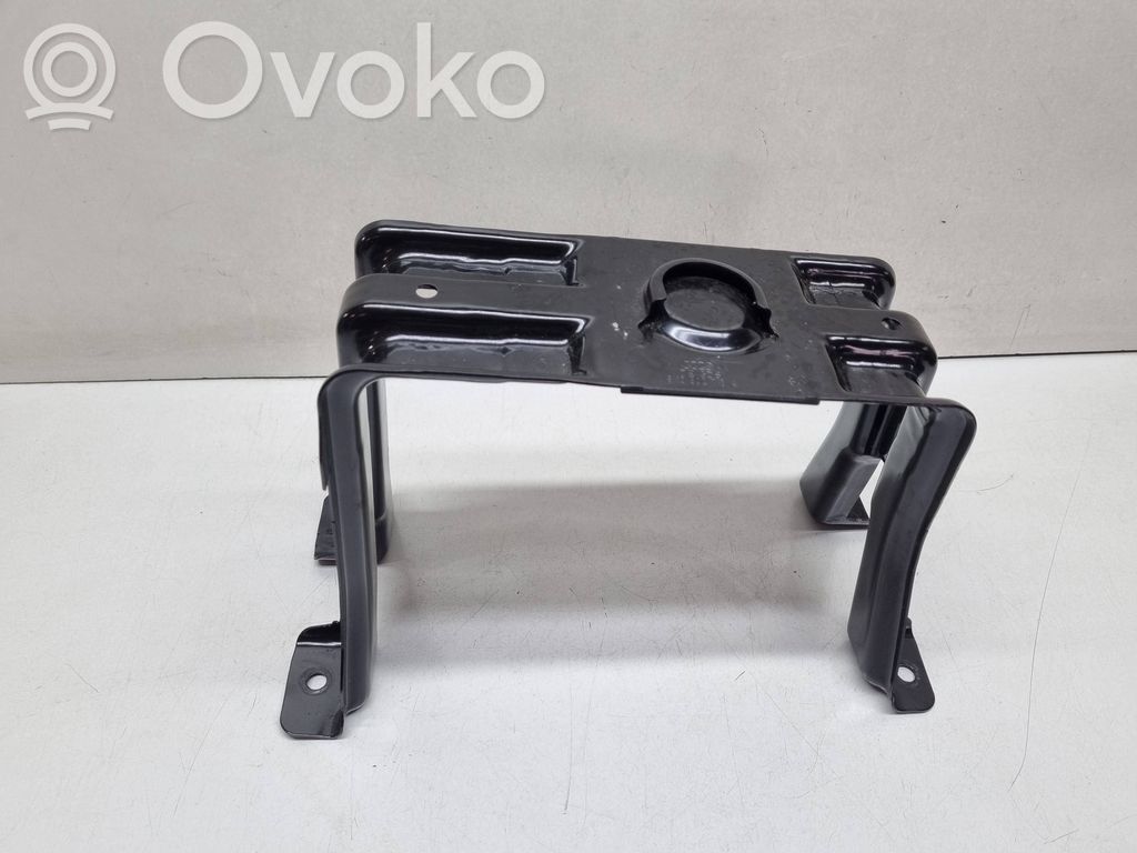 Bridă fixare roată de rezervă   8K0802715A