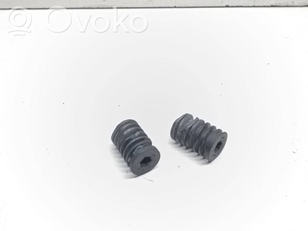 Muu moottoritilan osa   7807132
