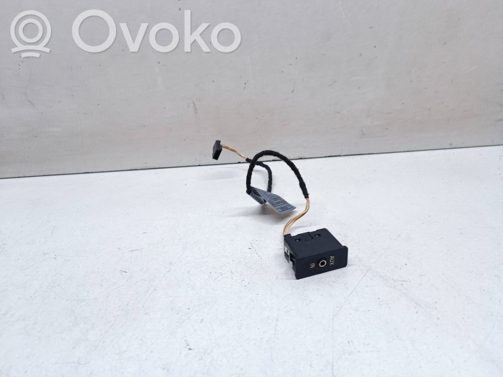 BMW 3 E90 E91 Enchufe conector entrada auxiliar 