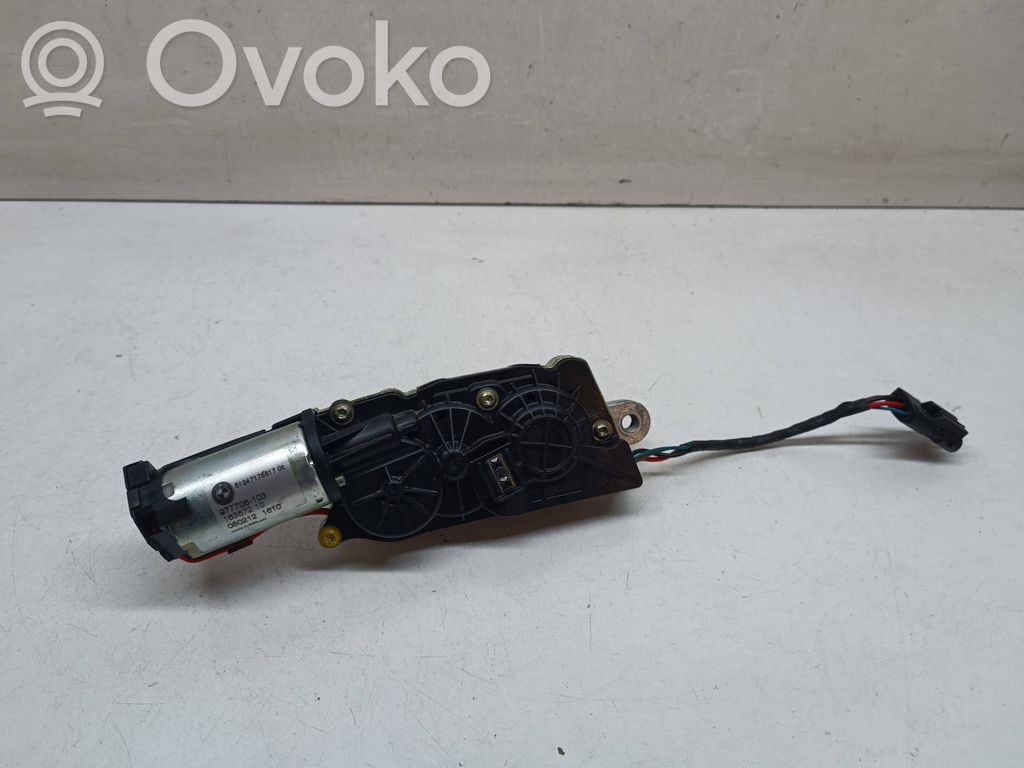 BMW X5 E70 Aizmugurējā pārsega pievilcējs 