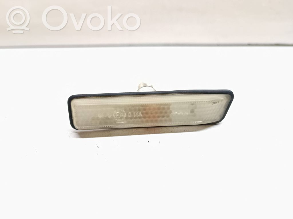 BMW X5 E53 Front fender indicator light 