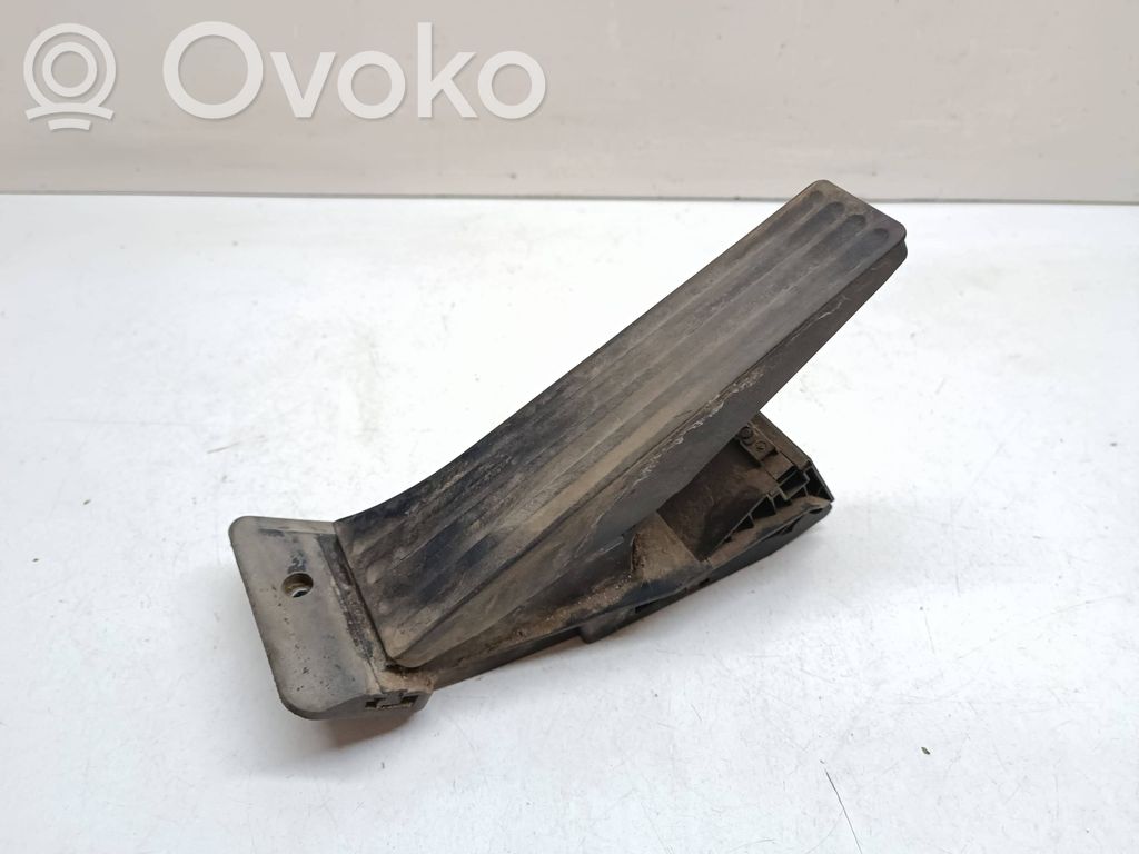 Accelerator throttle pedal   6858574,3542685874