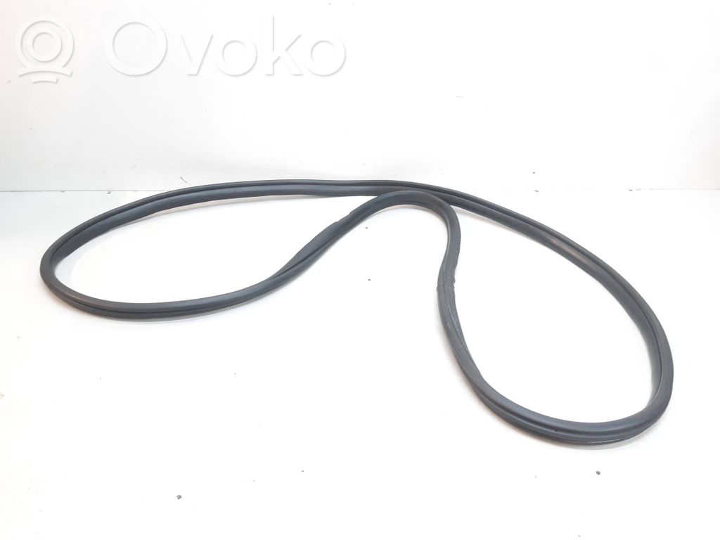 BMW 2 F46 Gumowa uszczelka drzwi przednich 