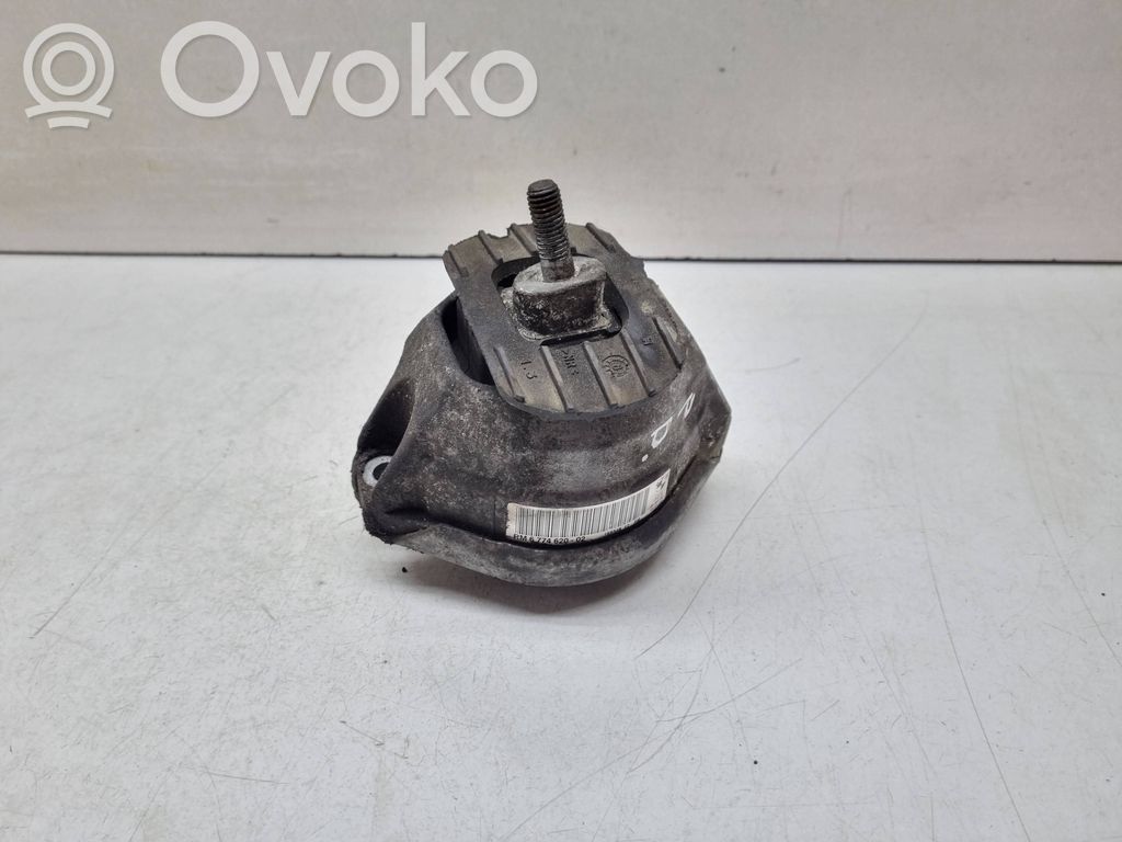 Engine mount bracket   6774620
