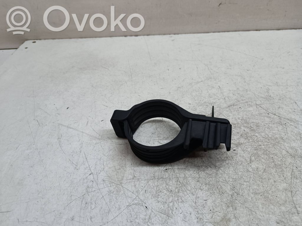 BMW 5 F10 F11 Staffa/supporto di montaggio del filtro carburante 