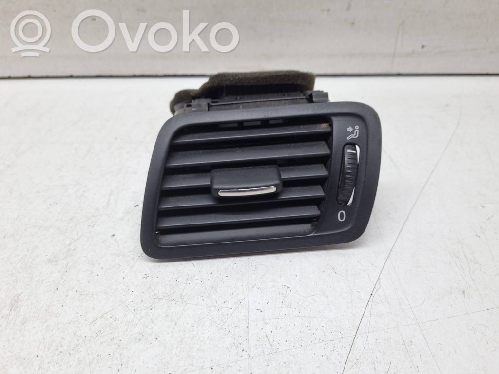 Volkswagen PASSAT B6 Grilă ventilație/ramă laterală bord 