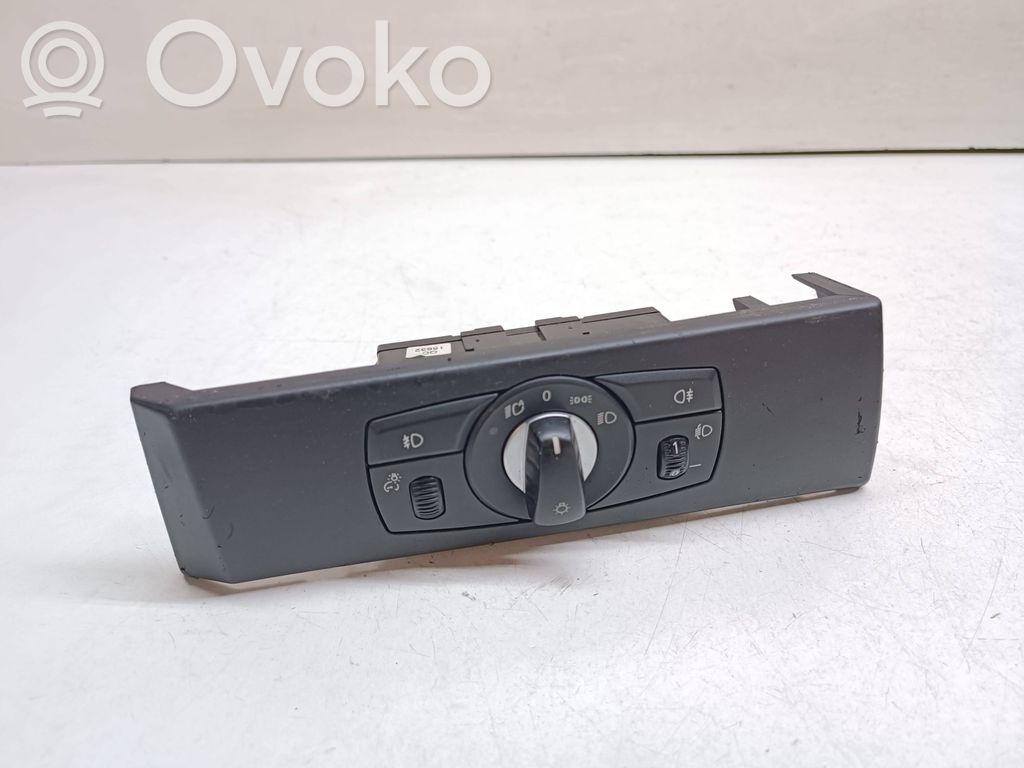 Light switch   6988566