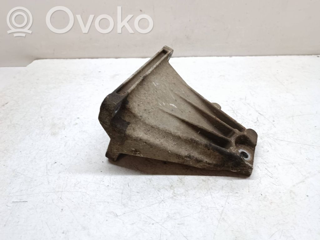 BMW 3 E90 E91 Engine mounting bracket