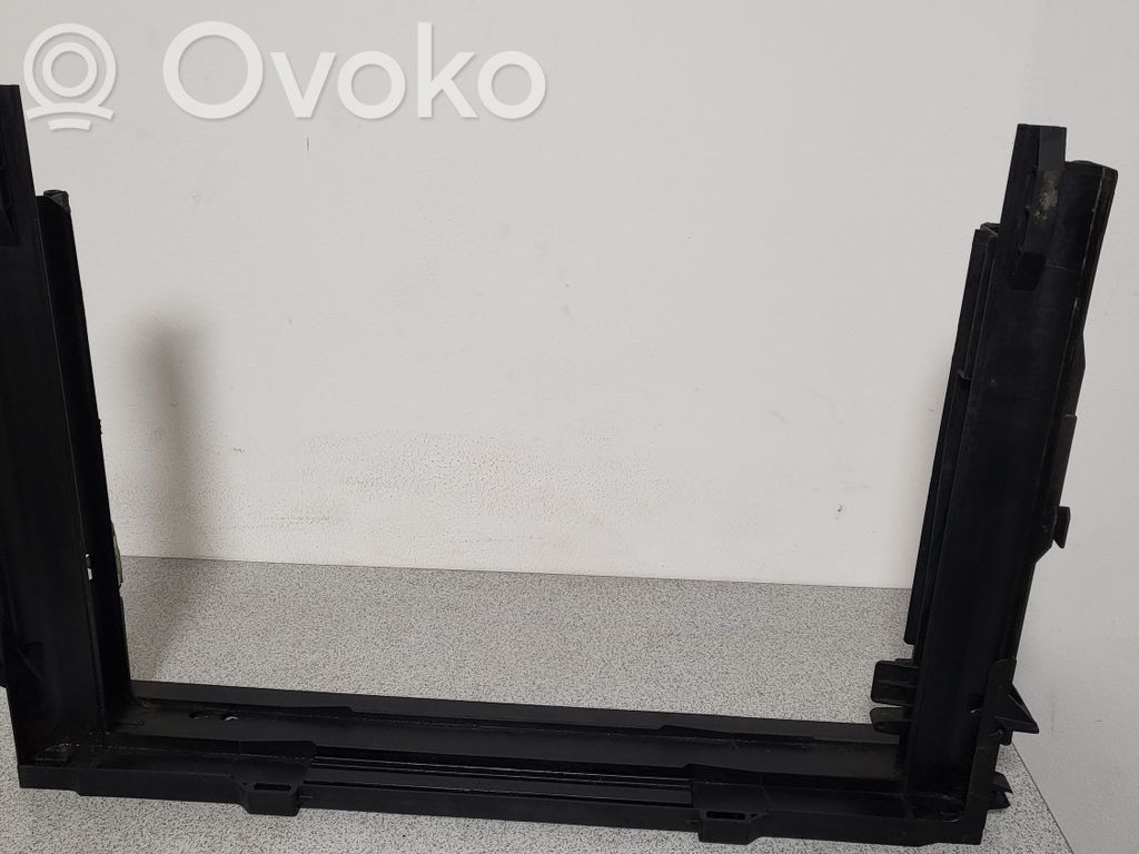 BMW 5 E60 E61 Radiatoru paneļa apakšējā daļa (televizora) 