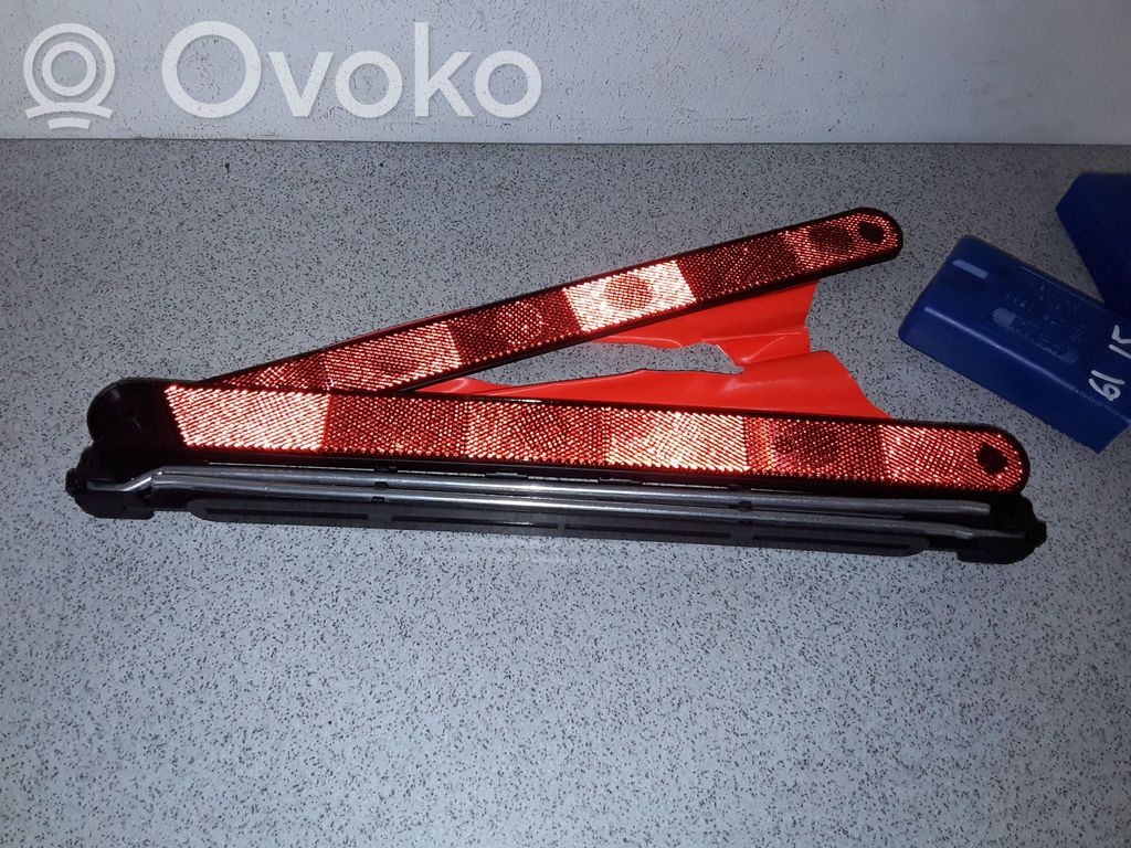 Varoituskolmio   71606770487,6770487