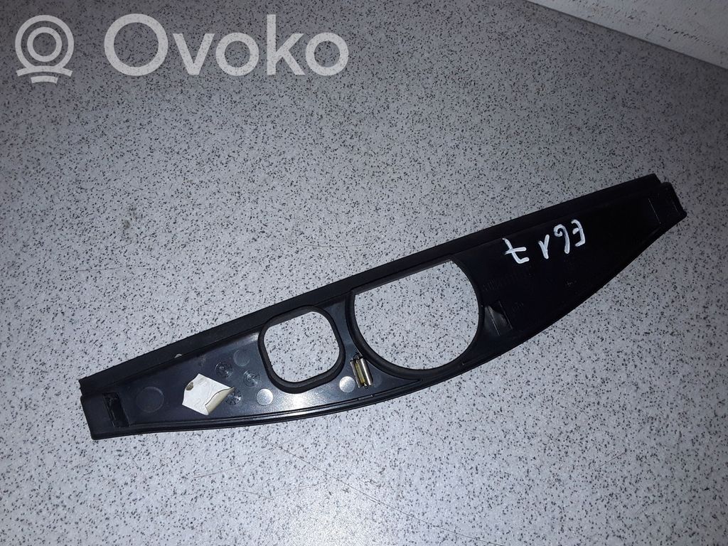 BMW 5 E60 E61 Inne elementy wykończenia bagażnika 