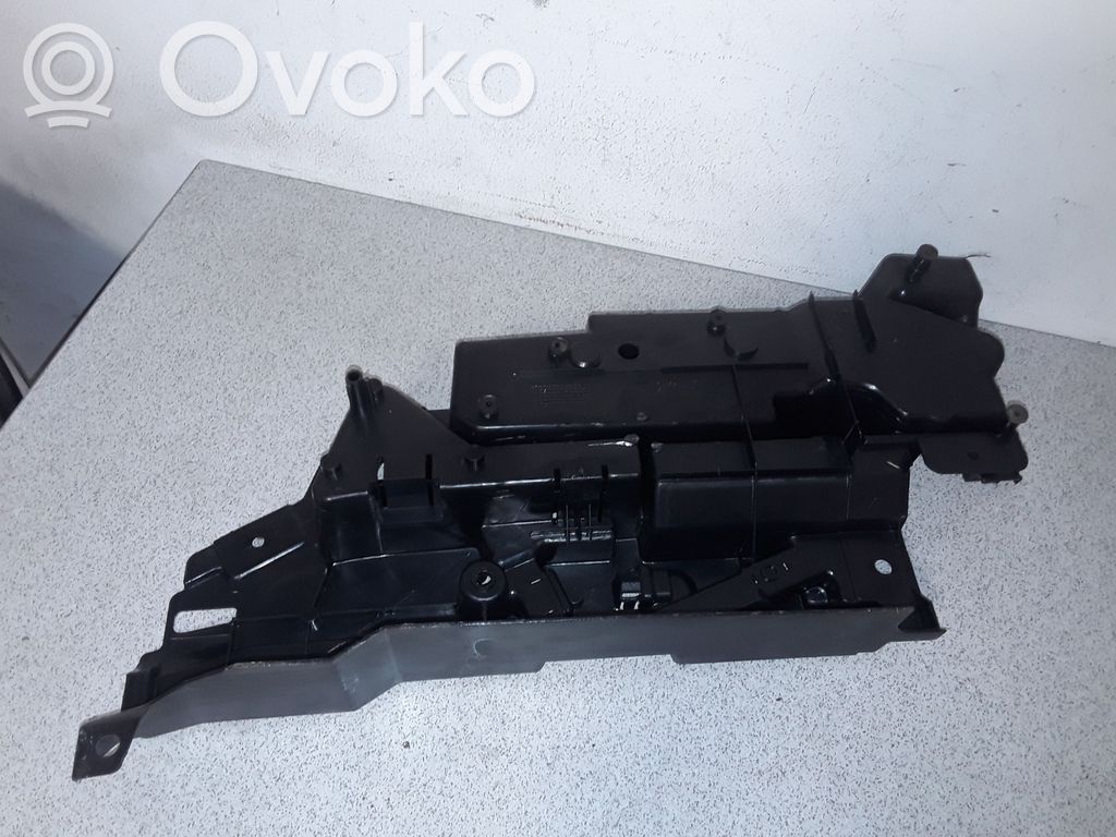 Other trunk/boot trim element   8232581