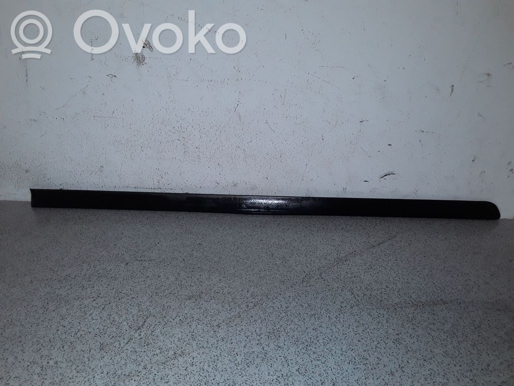 BMW 3 E46 Takaoven lista (muoto) 