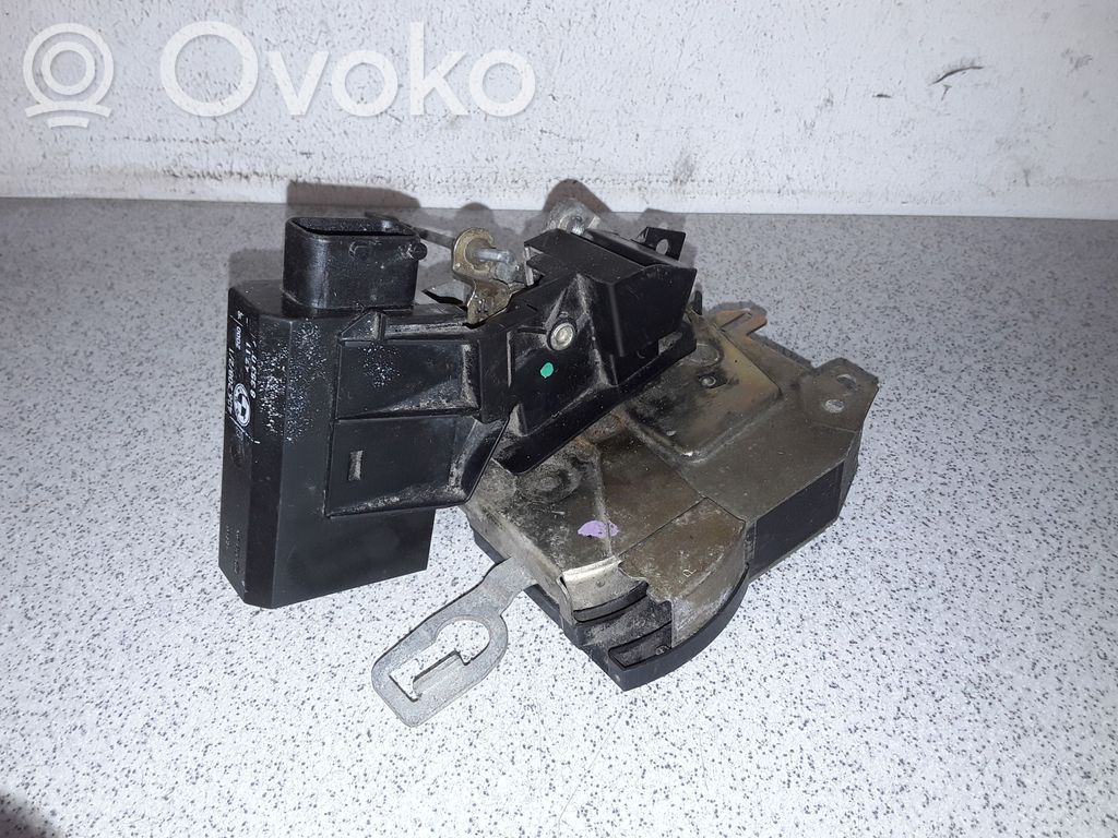 BMW 3 E36 Priekšpusē slēdzene 