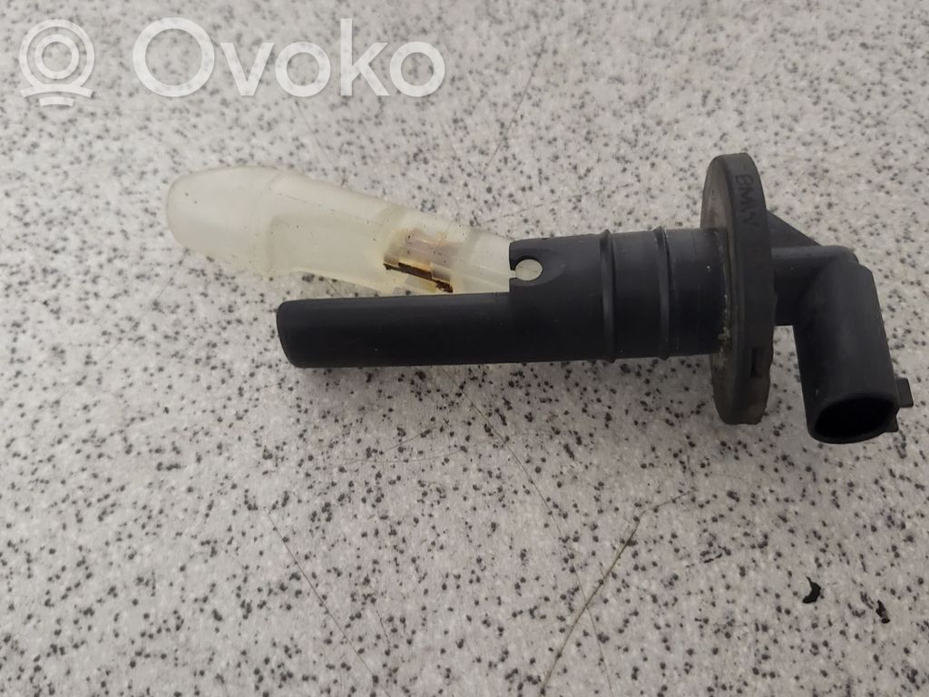 BMW 5 E39 Windshield washer fluid level sensor 