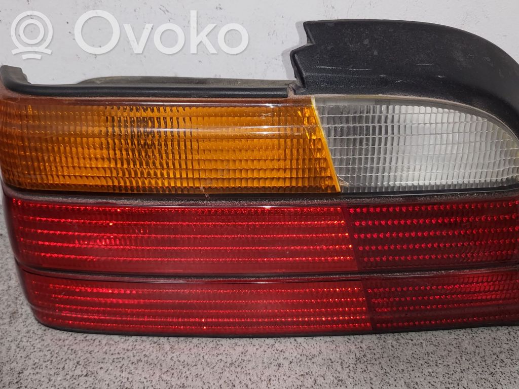 BMW 3 E36 Aizmugurējais lukturis virsbūvē 