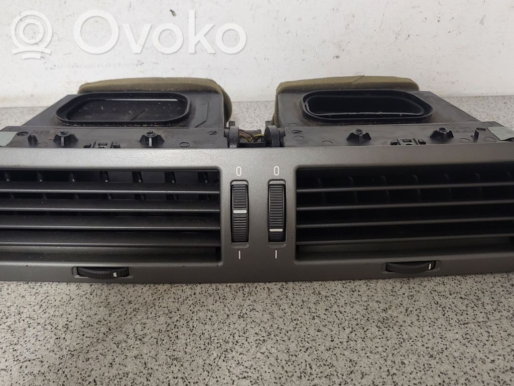 BMW 7 E65 E66 Centrinės oro grotelės 
