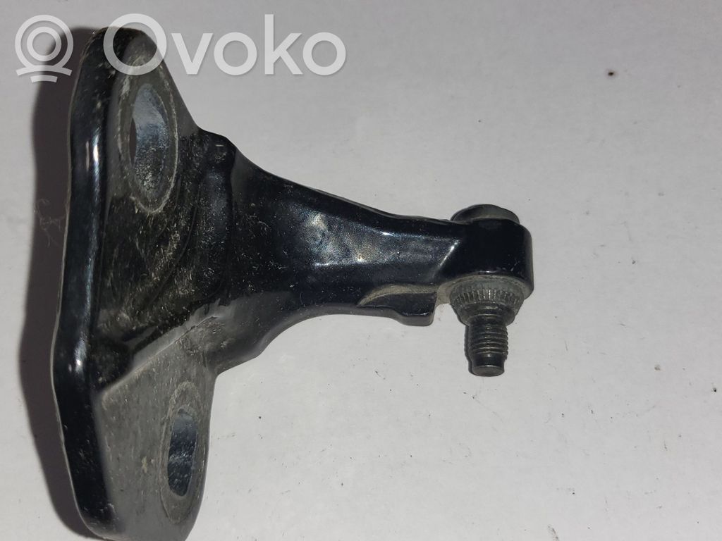 BMW 7 E65 E66 Aizmugurē apakšējā vira (eņģe) 
