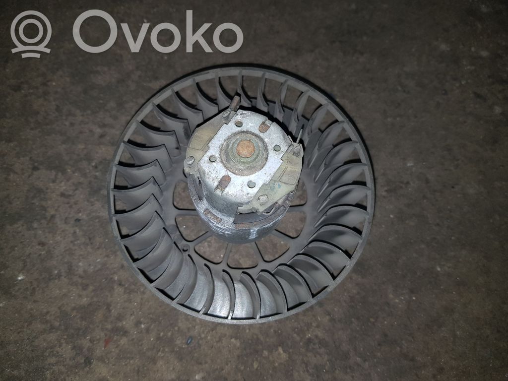 BMW 3 E36 Pečiuko ventiliatorius/ putikas 
