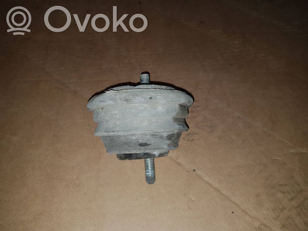 BMW 5 E39 Engine mount bracket 