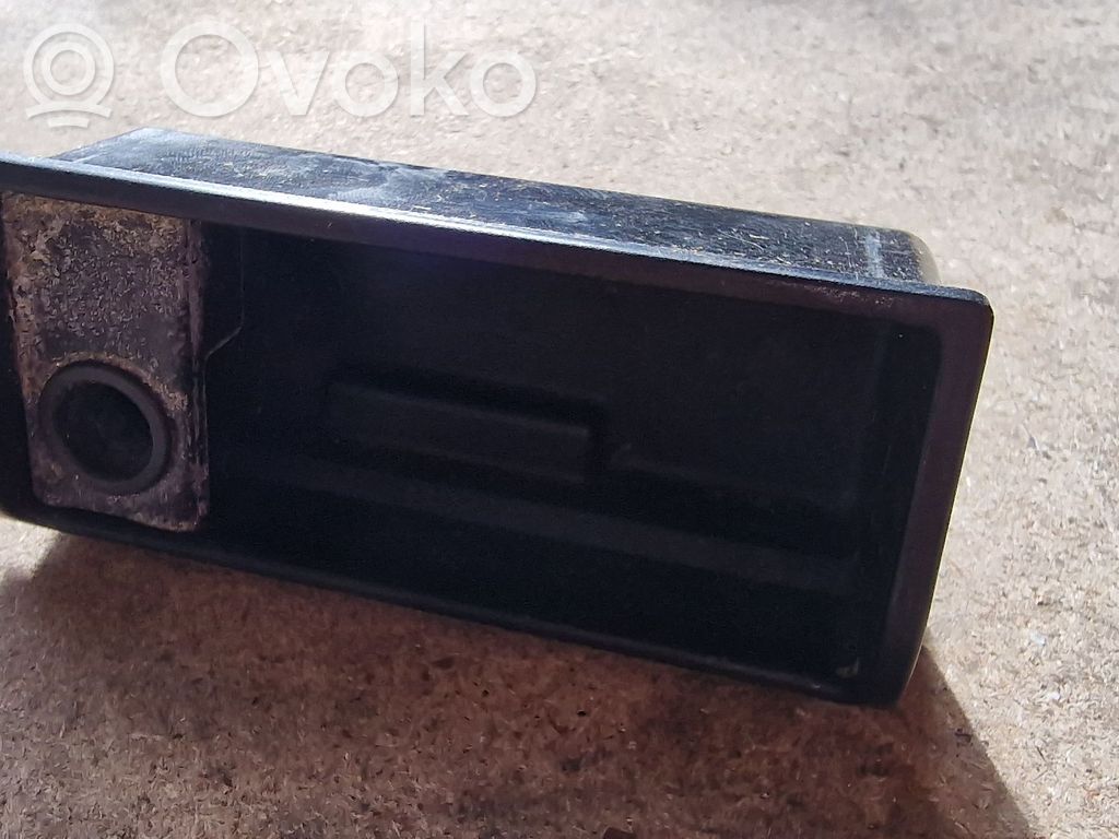 BMW 3 E36 Popielniczka tylna tunelu środkowego 