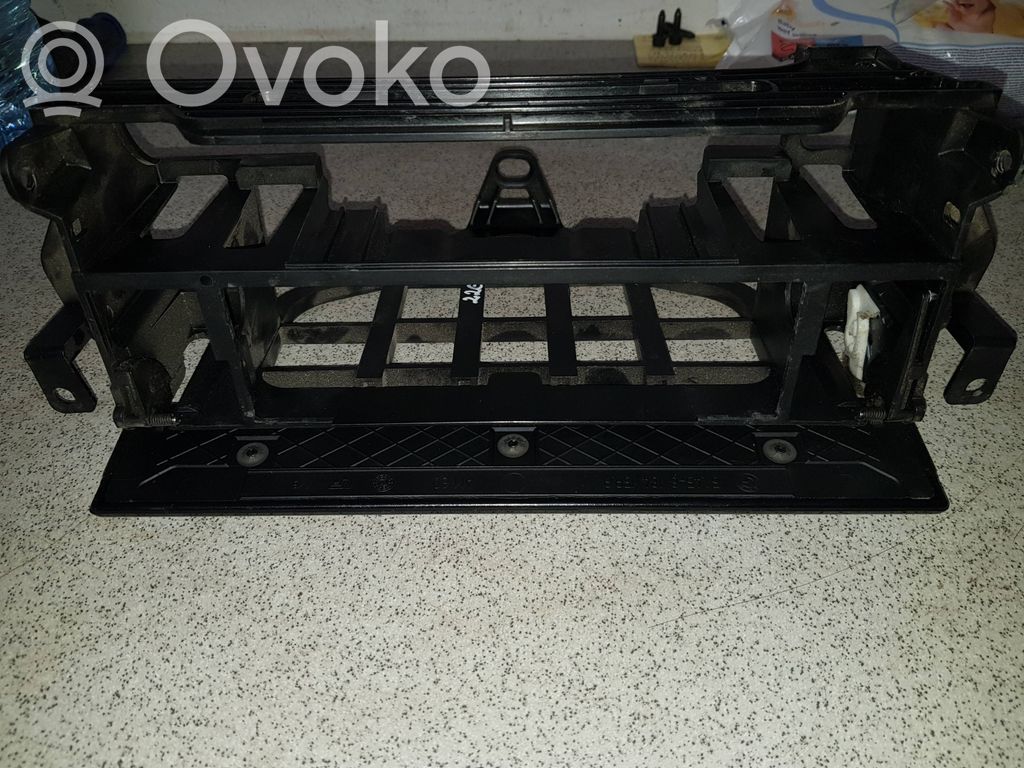 BMW 5 E39 Kita salono detalė 