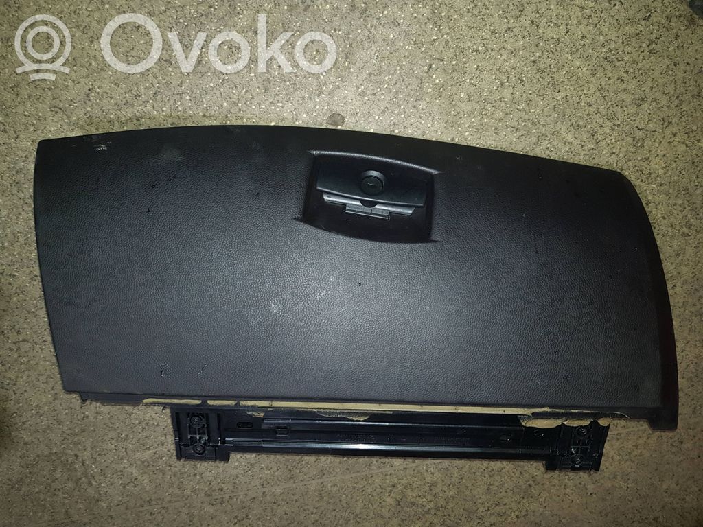 BMW 5 E60 E61 Daiktadėžės (bordačioko) komplektas 