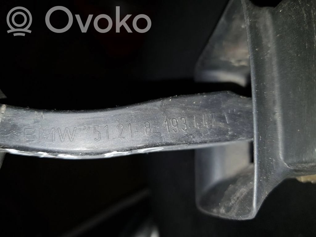 BMW 5 E39 Etuoven pidätin 