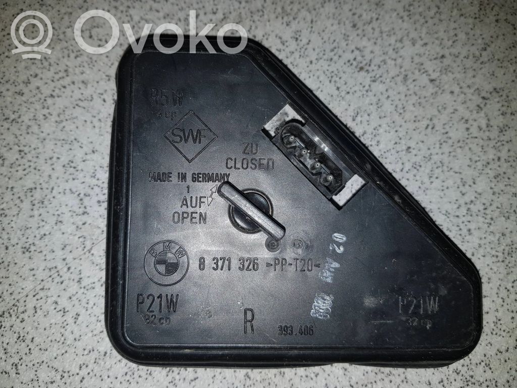 BMW 5 E39 Tail light bulb cover holder 