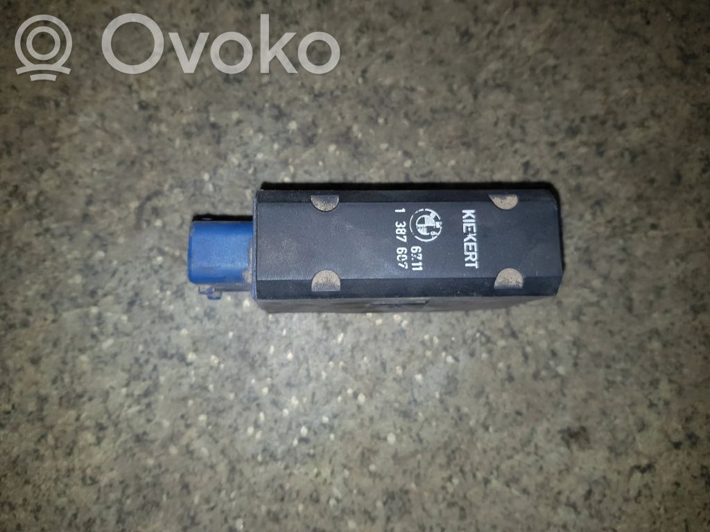 BMW 3 E36 Centrālās atslēgas motoriņš 