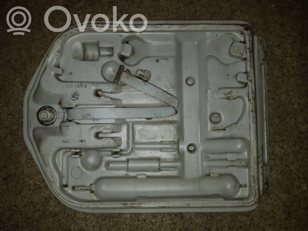 BMW 5 E28 Tool box 