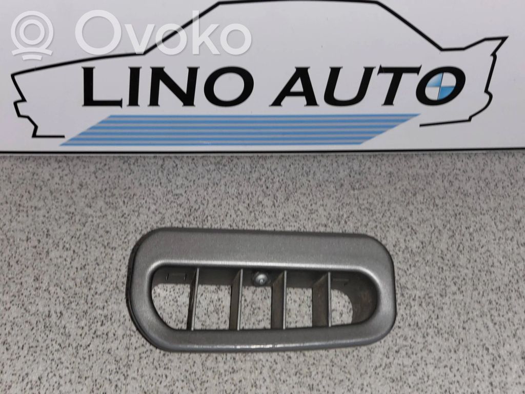BMW 7 E65 E66 Centrinės oro grotelės 