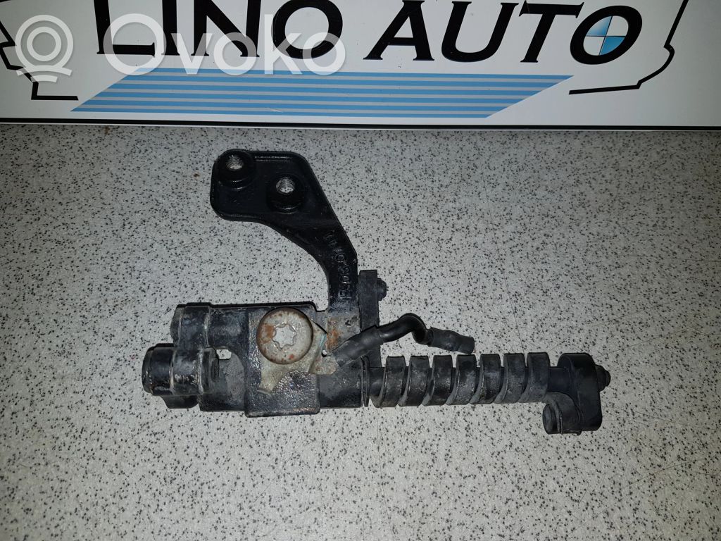 BMW 3 E46 Tailgate/trunk/boot hinge 