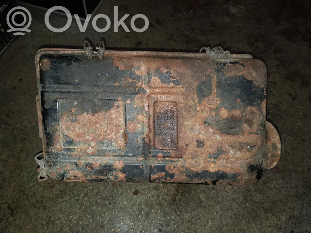 BMW 5 E28 Air filter box 