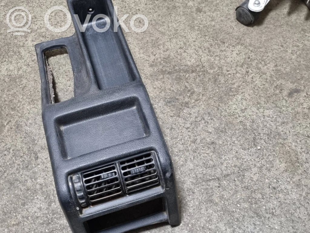 BMW 5 E34 Kita salono detalė 