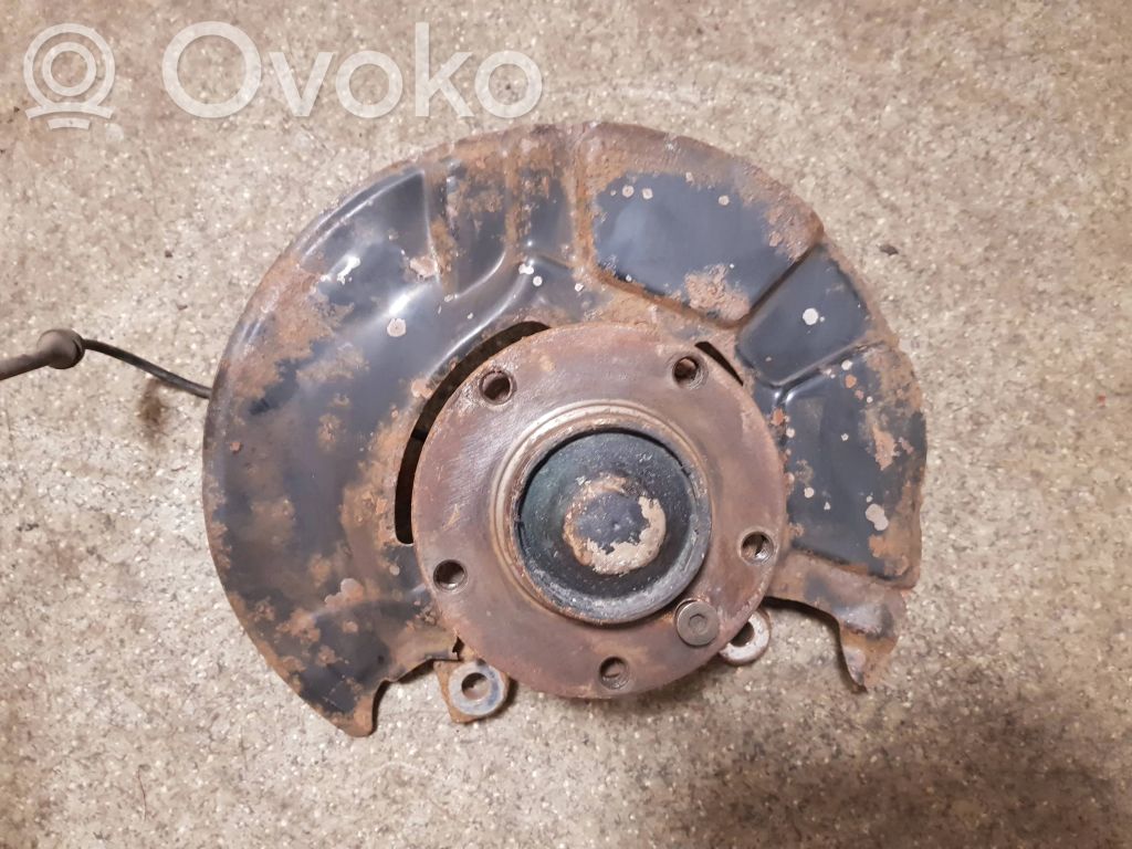 BMW 3 E36 Priekšējā riteņa rumbas vārpstas šarnīrs (stupica, capfa) 