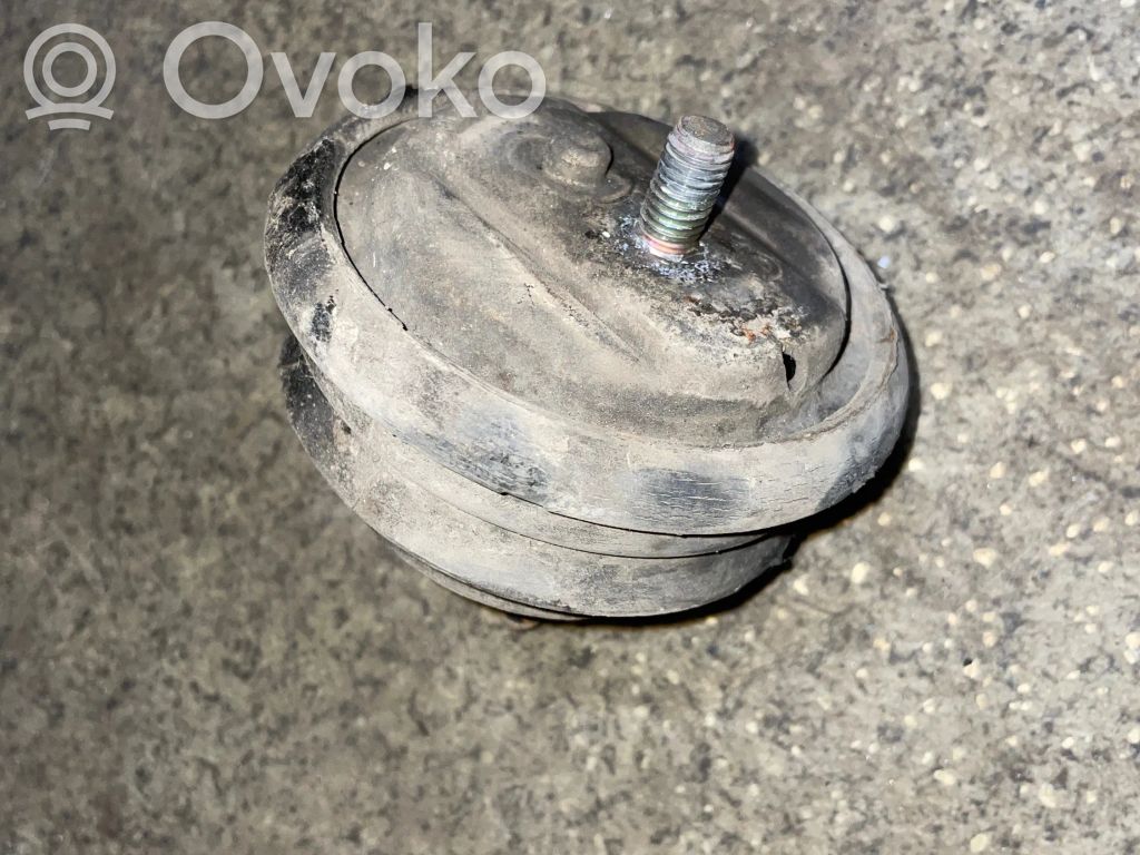 BMW 5 E39 Engine mount bracket 