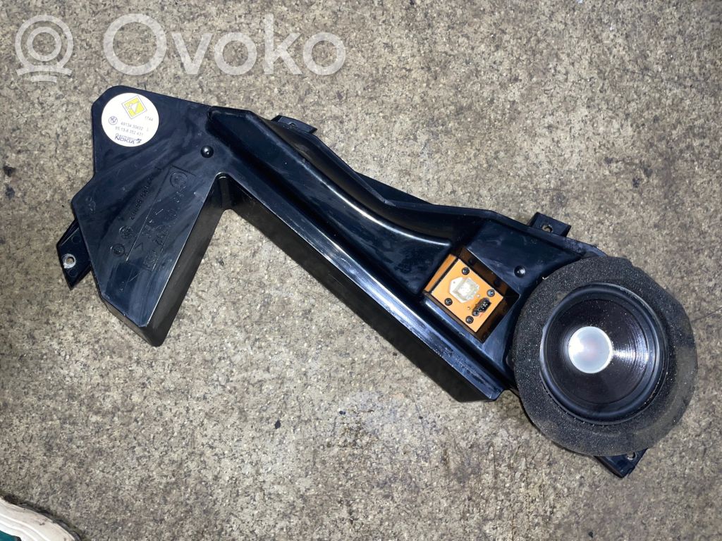 BMW 7 E38 Takaoven kaiutin 