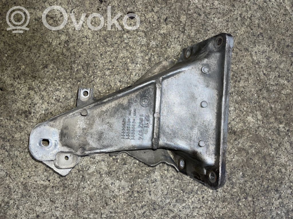 BMW 5 E39 Engine mounting bracket 