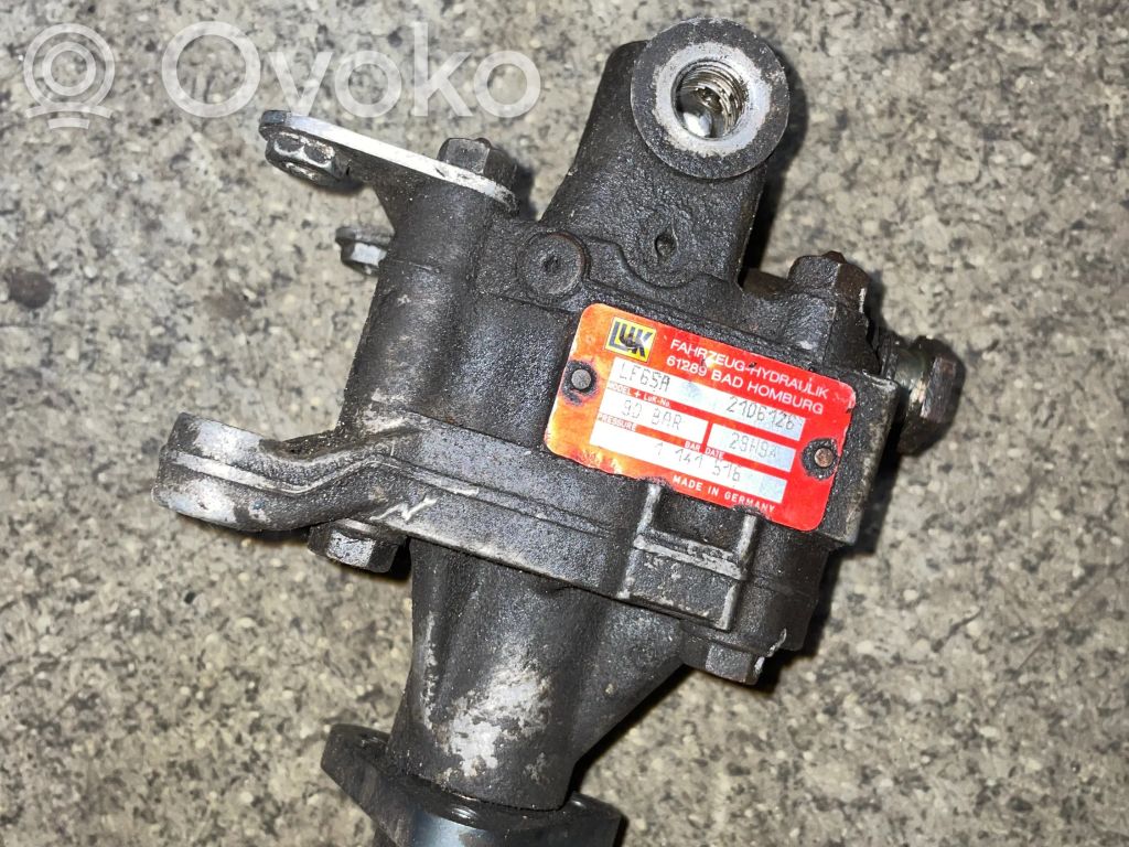 BMW 3 E36 Power steering pump 